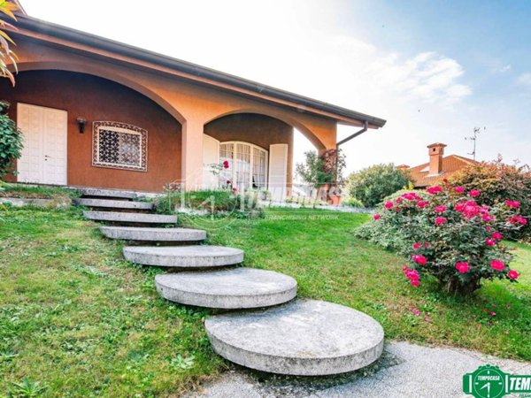 casa indipendente in vendita a Cerro Maggiore