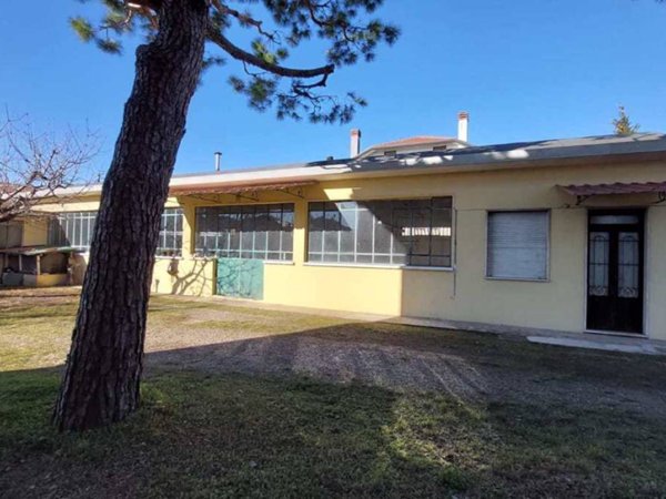 locale commerciale in vendita a Cerro Maggiore