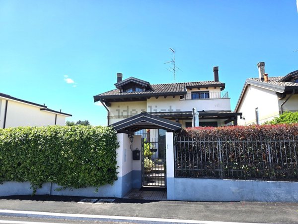 casa indipendente in vendita a Cerro Maggiore