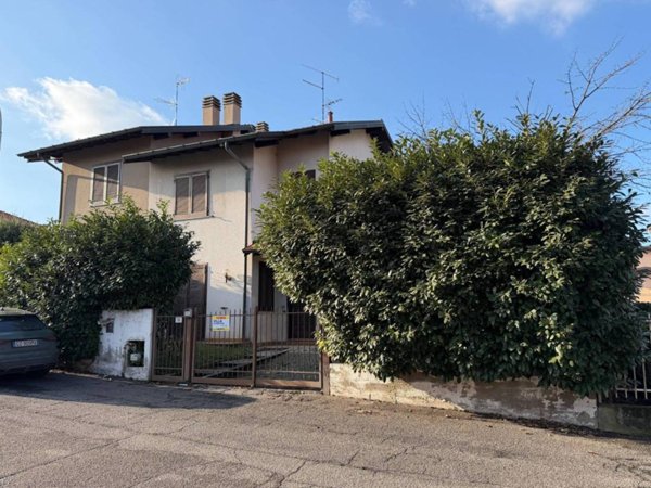 casa indipendente in vendita a Cerro Maggiore
