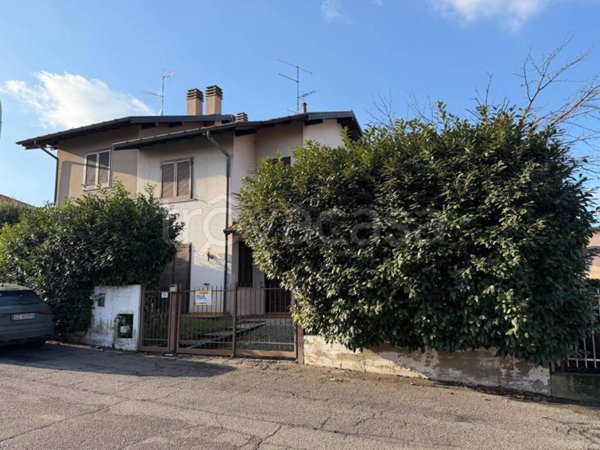 casa indipendente in vendita a Cerro Maggiore