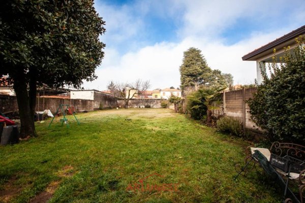 casa indipendente in vendita a Cerro Maggiore