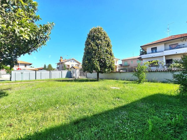 casa indipendente in vendita a Cerro Maggiore