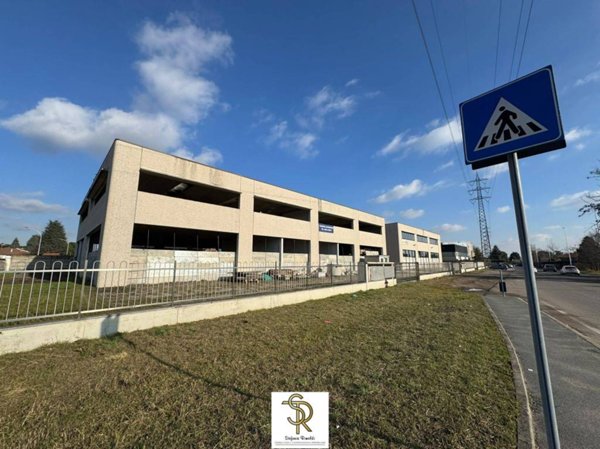 locale commerciale in vendita a Cerro Maggiore