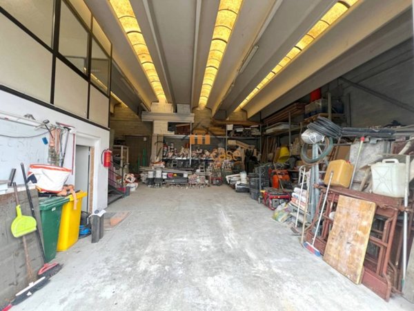 locale commerciale in vendita a Cerro Maggiore