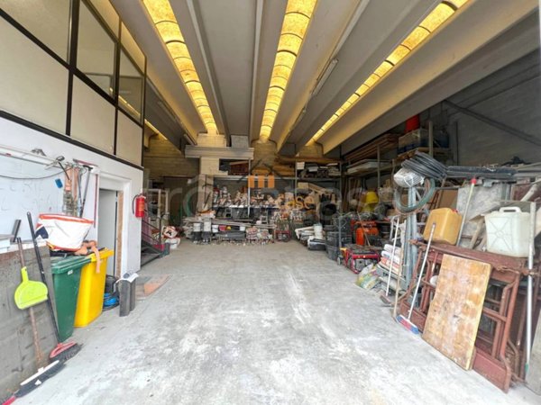 locale commerciale in vendita a Cerro Maggiore