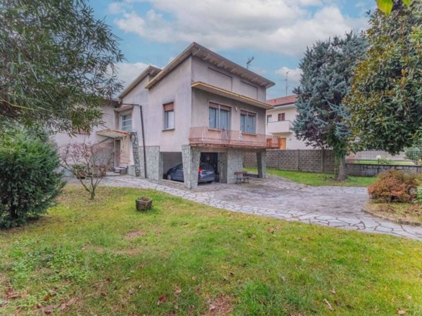 casa indipendente in vendita a Cerro Maggiore