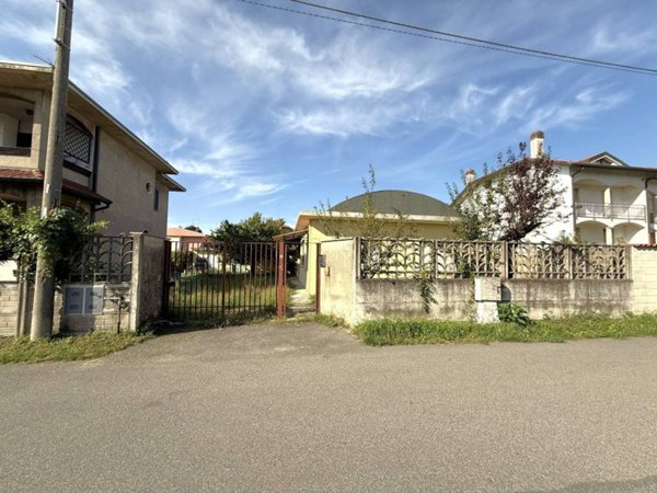 locale commerciale in vendita a Cerro Maggiore