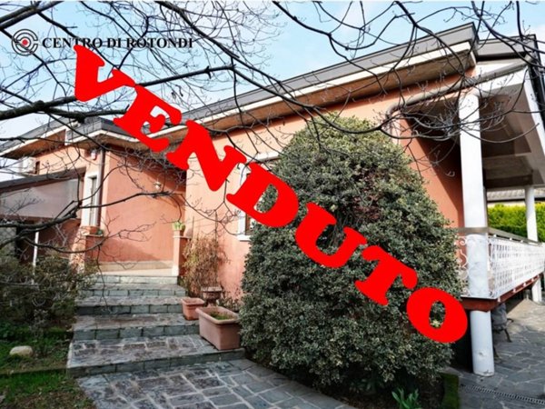 casa indipendente in vendita a Cerro Maggiore
