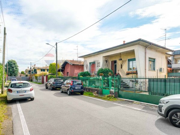 casa indipendente in vendita a Cerro Maggiore