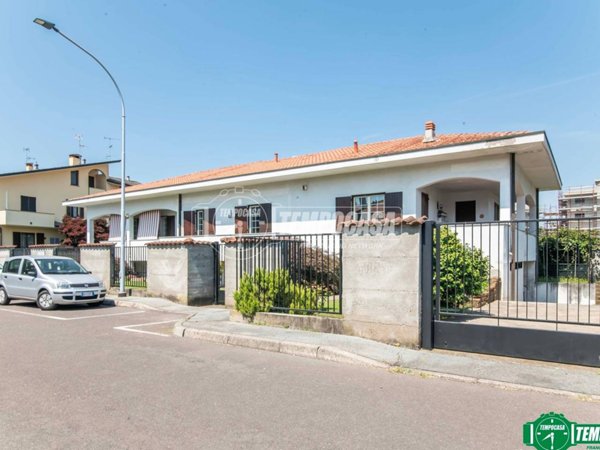 casa indipendente in vendita a Cerro Maggiore