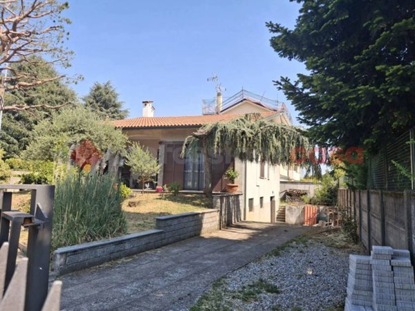 casa indipendente in vendita a Cerro Maggiore