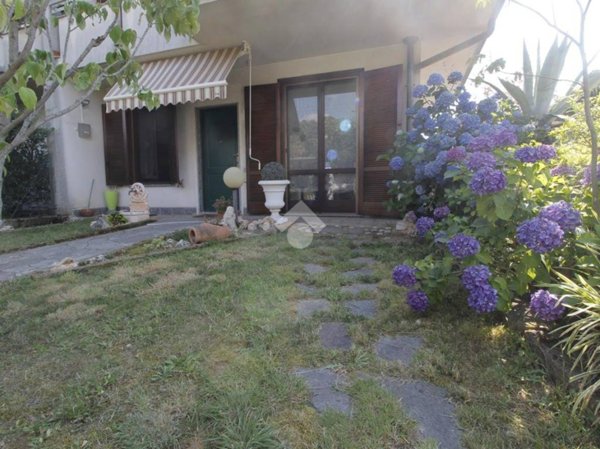 casa indipendente in vendita a Cerro Maggiore