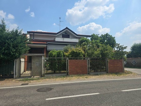 casa indipendente in vendita a Cerro Maggiore in zona Cantalupo