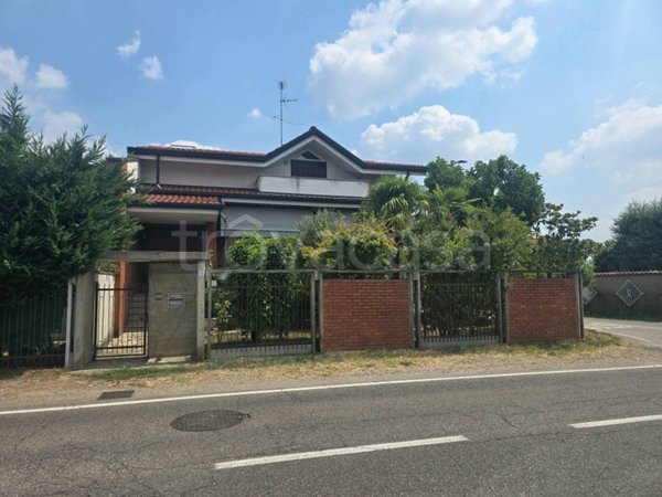 casa indipendente in vendita a Cerro Maggiore in zona Cantalupo