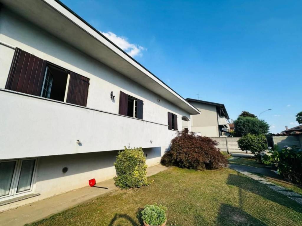 casa indipendente in vendita a Cerro Maggiore