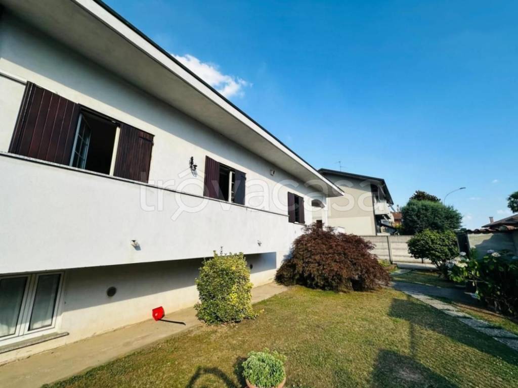 casa indipendente in vendita a Cerro Maggiore