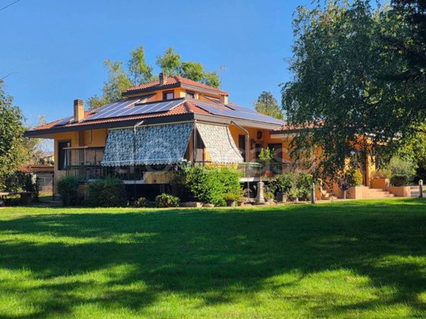casa indipendente in vendita a Cerro Maggiore