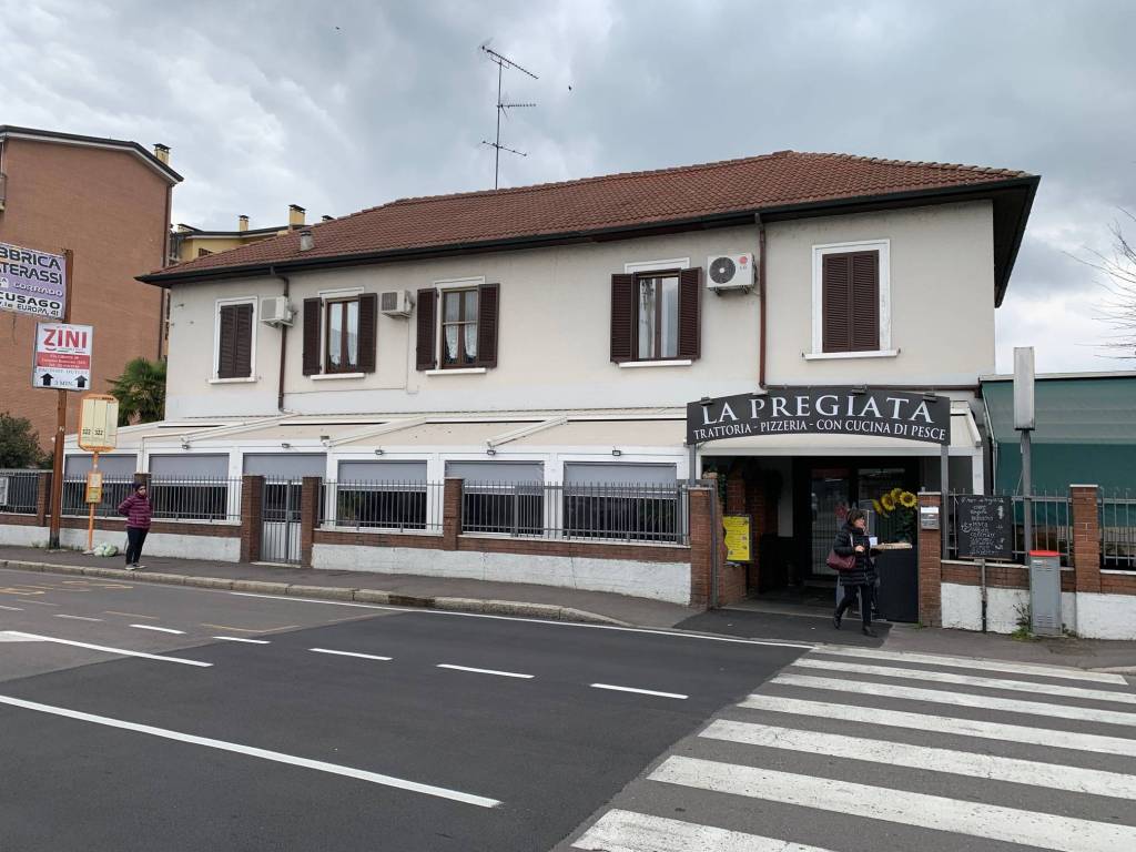 negozio in vendita a Cesano Boscone