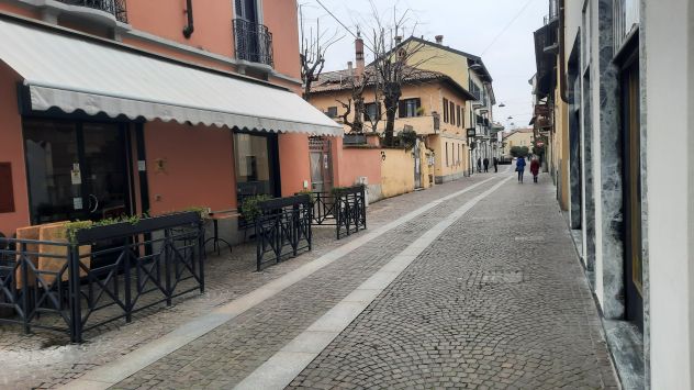 negozio in vendita a Cesano Boscone