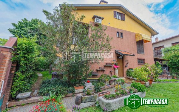 casa indipendente in vendita a Cesano Boscone in zona Villaggio Giardino