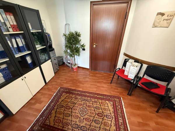 ufficio in vendita a Cesano Boscone