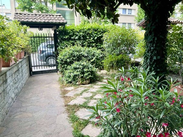 casa indipendente in vendita a Cesano Boscone