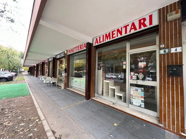 negozio in vendita a Cesano Boscone