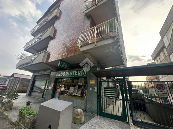 negozio in vendita a Cesano Boscone