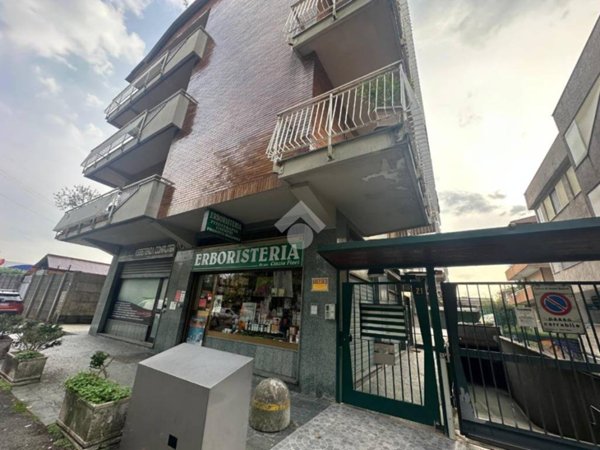 negozio in vendita a Cesano Boscone