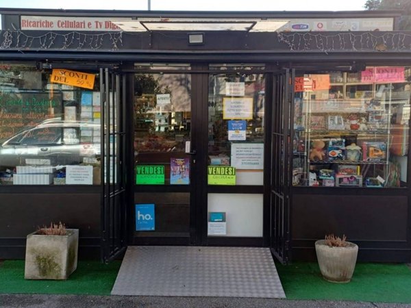 negozio in vendita a Cesano Boscone