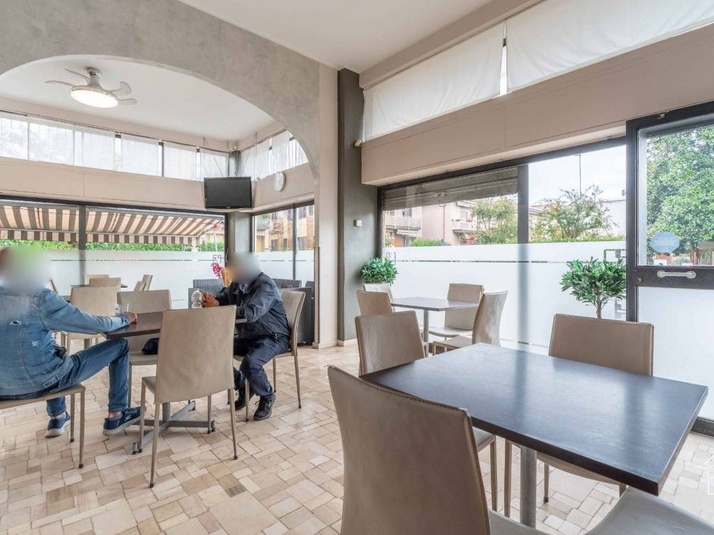 negozio in vendita a Cesano Boscone
