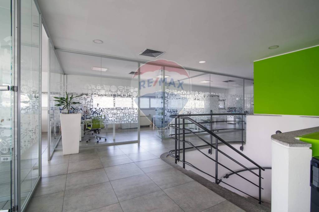 ufficio in vendita a Cesano Boscone