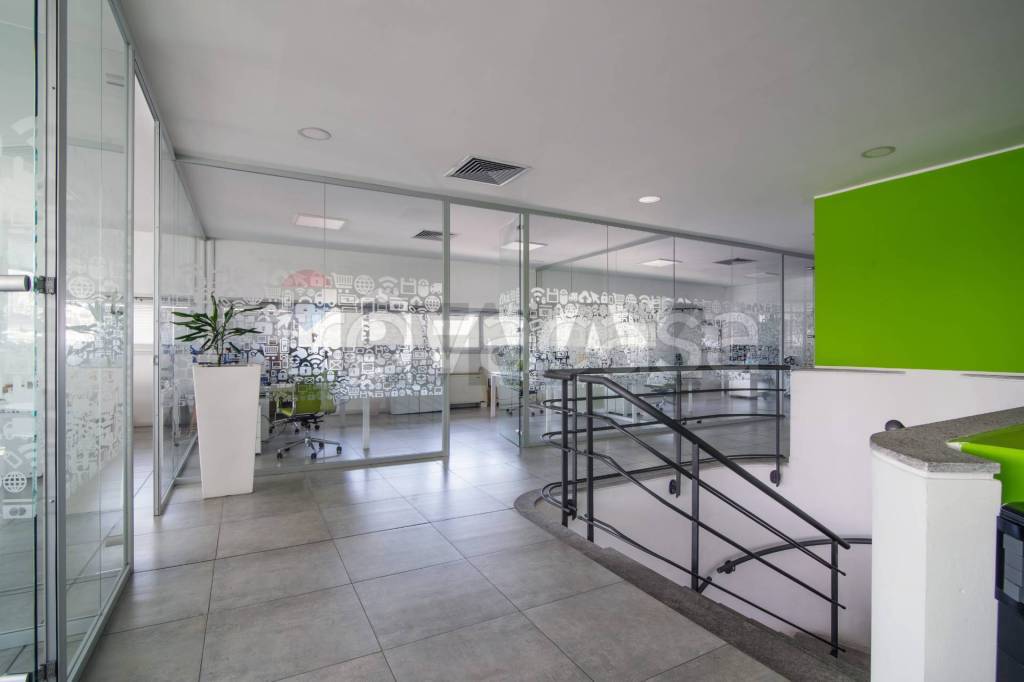 ufficio in vendita a Cesano Boscone