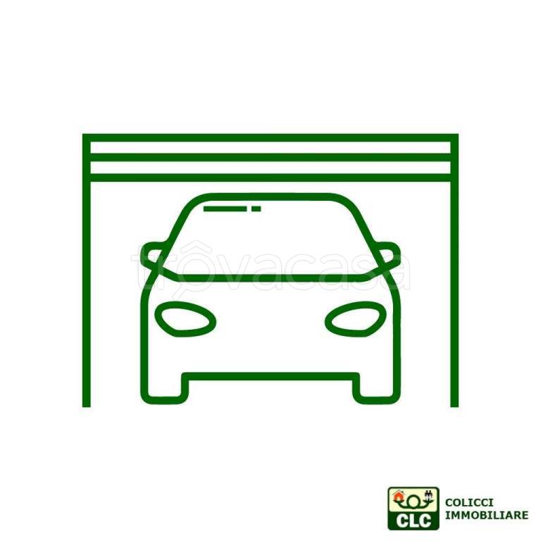 locale di sgombero in vendita a Cesano Boscone