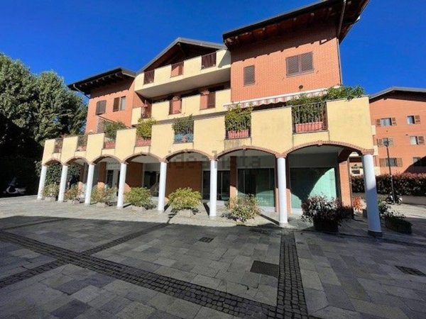 ufficio in vendita a Cesano Boscone