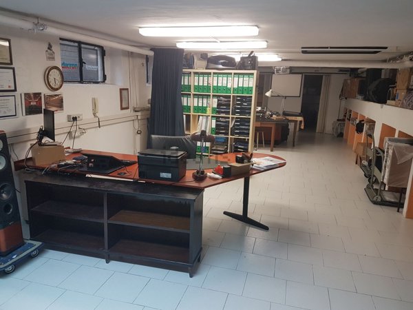 locale di sgombero in vendita a Cesano Boscone