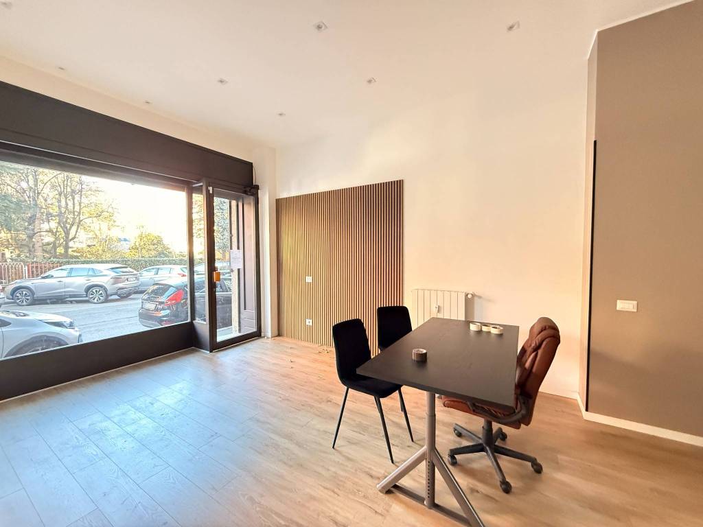 negozio in vendita a Cesano Boscone