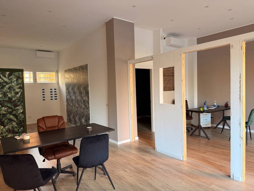 negozio in vendita a Cesano Boscone