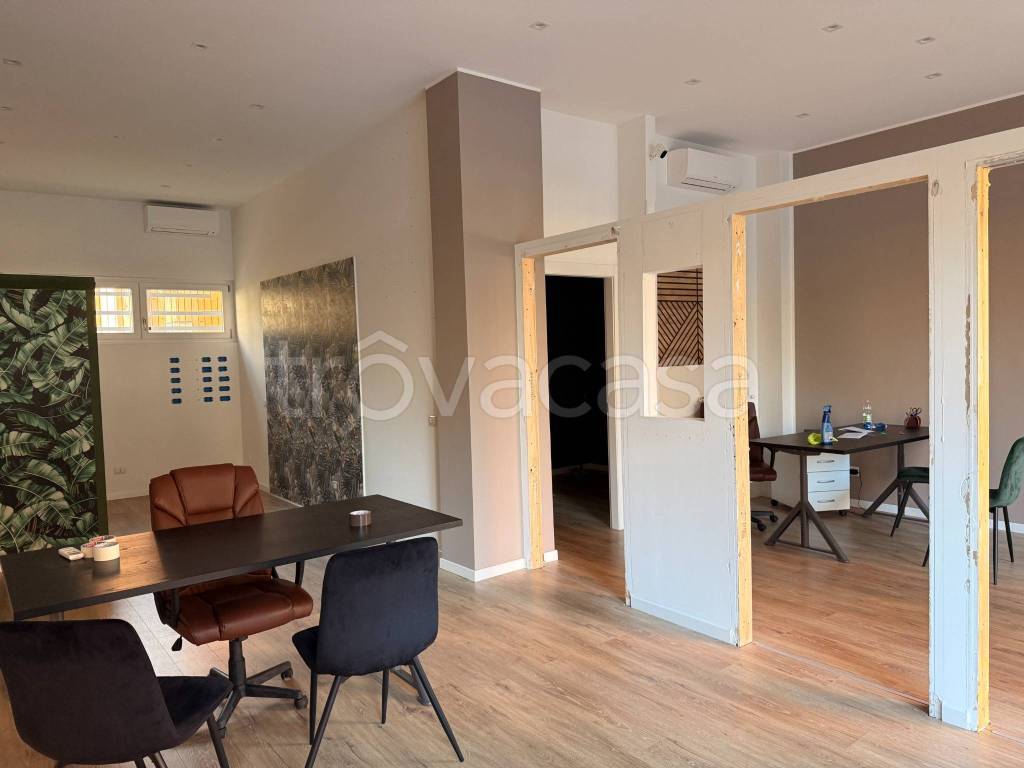 negozio in vendita a Cesano Boscone