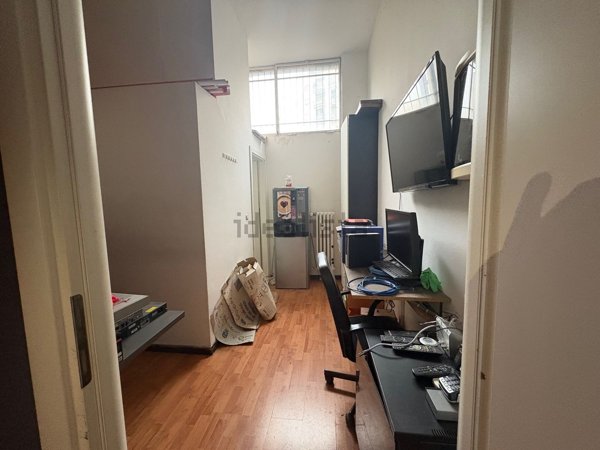 locale commerciale in vendita a Cesano Boscone