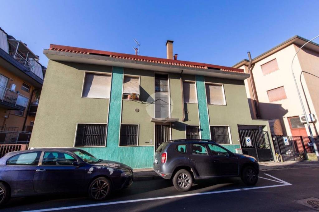 appartamento in vendita a Cesano Boscone in zona Villaggio Giardino