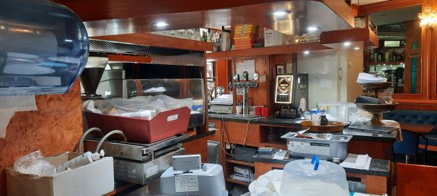 negozio in vendita a Cesano Boscone