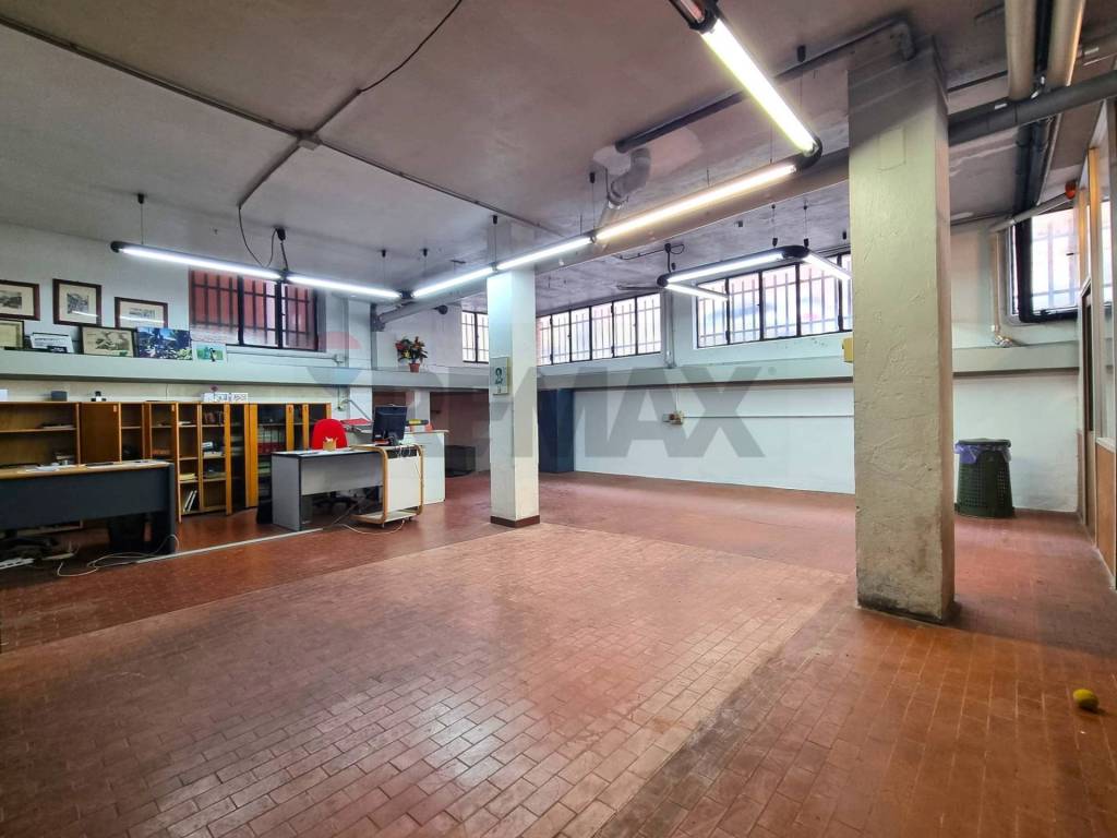 negozio in vendita a Cesano Boscone