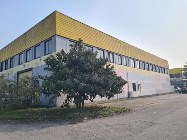 capannone in vendita a Cesano Boscone