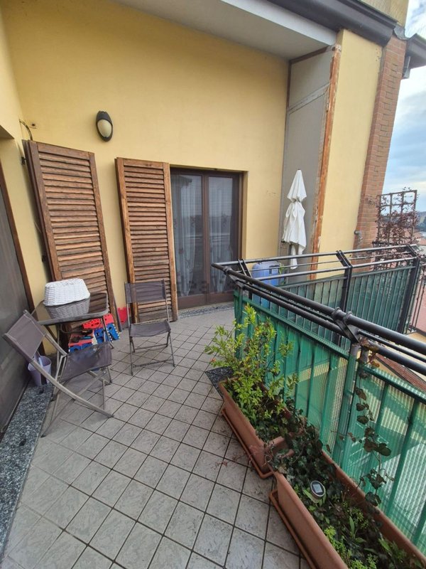 appartamento in vendita a Cesano Boscone in zona Villaggio Giardino