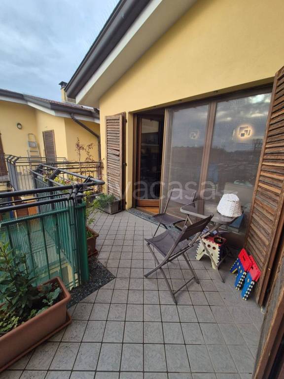 appartamento in vendita a Cesano Boscone in zona Villaggio Giardino