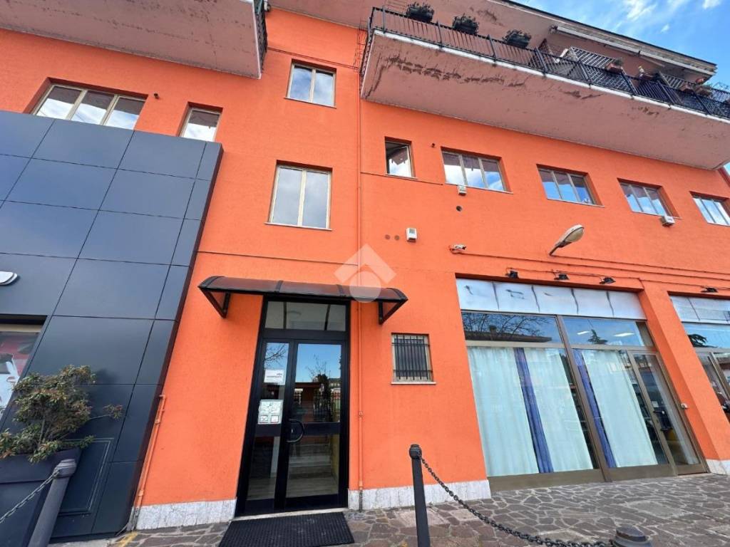 ufficio in vendita a Cesano Boscone