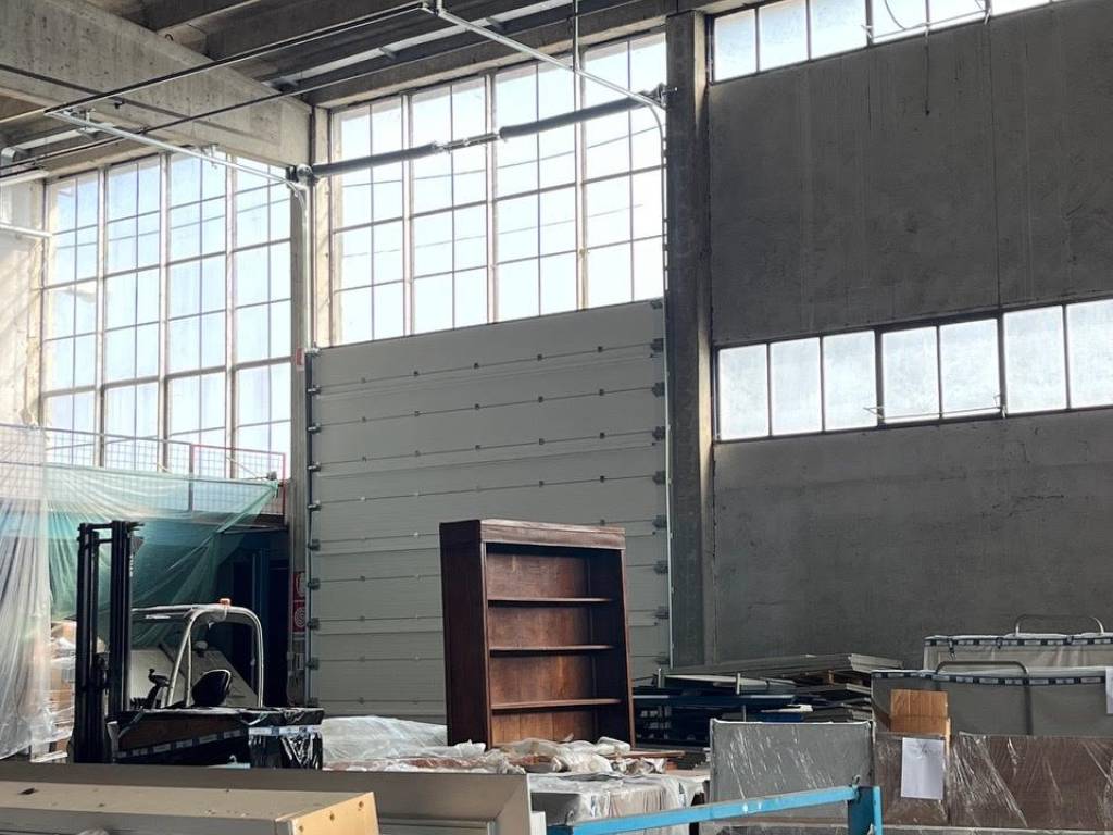 locale commerciale in vendita a Cesano Boscone