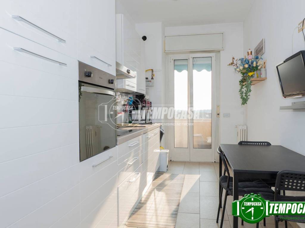 appartamento in vendita a Cesano Boscone in zona Villaggio Giardino